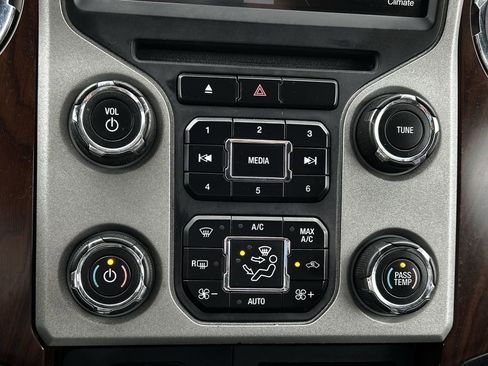 Used 2016 Ford F250 Lariat w/ Lariat Interior Package AWD/4WD image 22