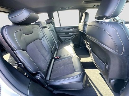 Used 2023 Jeep Grand Cherokee Altitude image 27