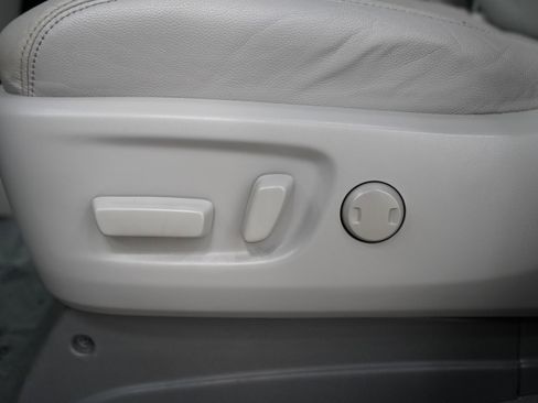 Used 2019 Toyota Sienna XLE w/ XLE Navigation Package AWD/4WD image 30