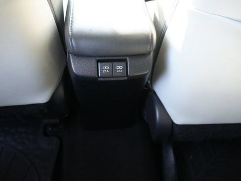 Used 2020 Toyota Prius Prime XLE FWD image 16