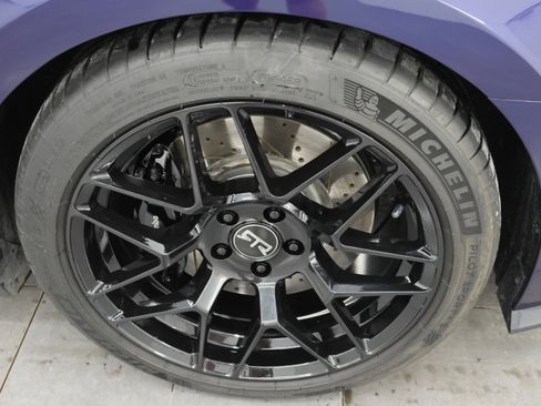 Used 2011 Ford Mustang Shelby GT500 RWD image 3