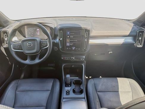 Used 2020 Volvo XC40 T5 Momentum w/ Protection Package Premier AWD/4WD image 16