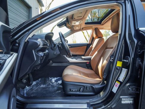 Used 2018 Lexus IS 300 AWD w/ Comfort Package image 13