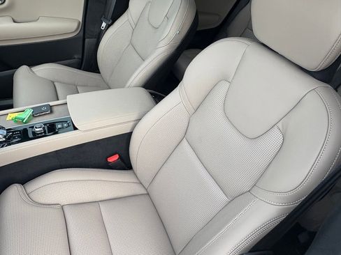 New 2026 Volvo XC90 B6 Ultra w/ Lounge Package image 18