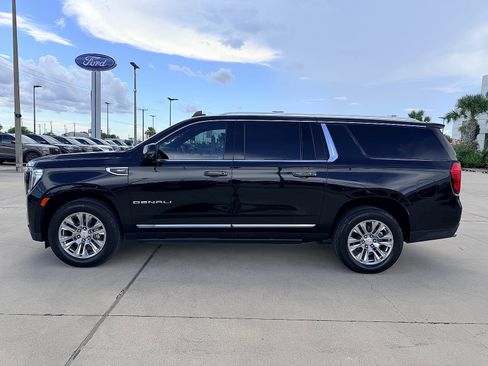 Used 2021 GMC Yukon XL Denali AWD/4WD image 4