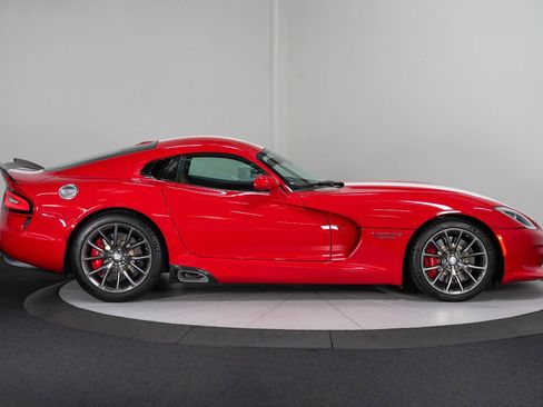Used 2017 Dodge Viper GTS image 9
