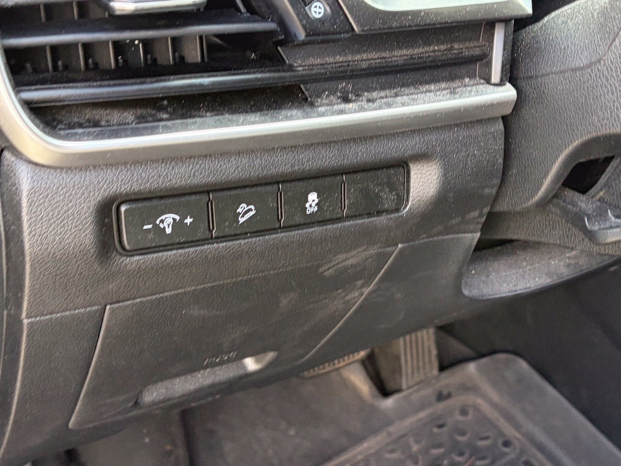 Used 2025 Kia Telluride LX FWD image 7