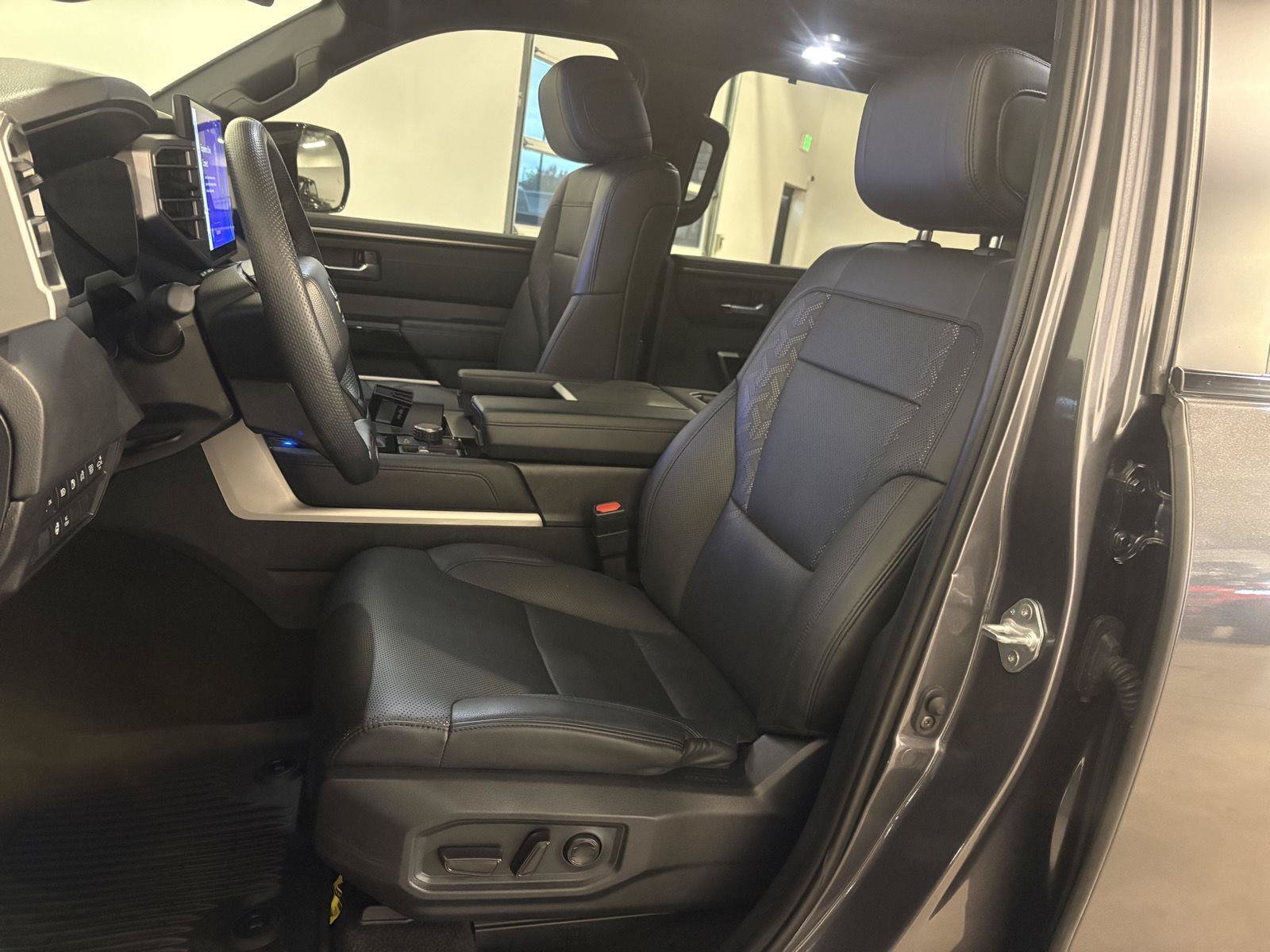 Used 2025 Toyota Sequoia 4WD image 22