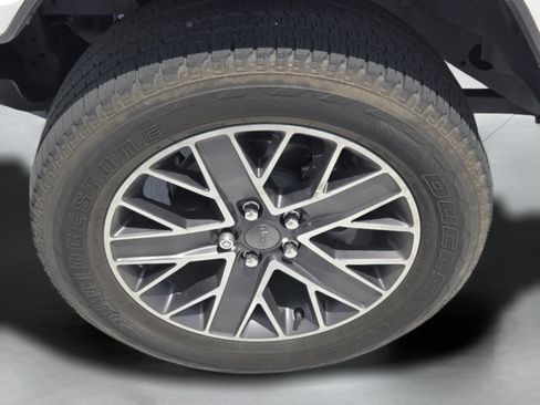 Used 2022 Jeep Wrangler Unlimited Sahara AWD/4WD image 9