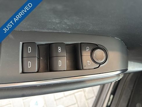 Used 2025 GMC Acadia Elevation image 13