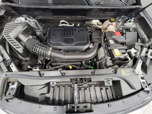 Used 2023 GMC Acadia SLE w/ Driver Convenience Package image 9