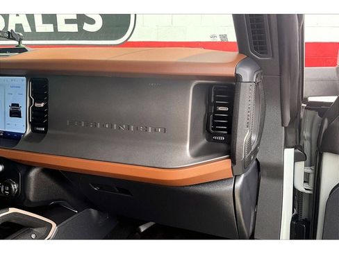 Used 2024 Ford Bronco Outer Banks image 17