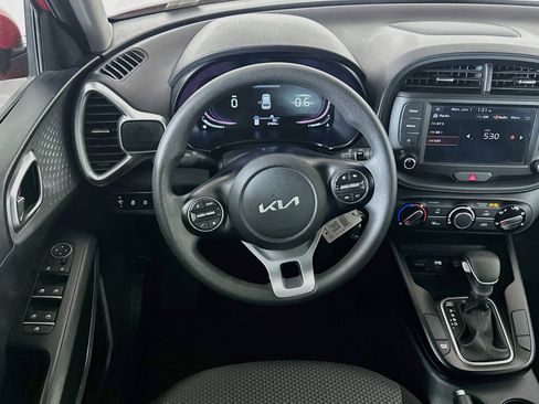 Used 2025 Kia Soul LX w/ LX Technology Package FWD image 18