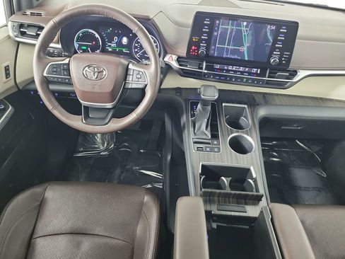 Certified 2023 Toyota Sienna Platinum AWD/4WD image 27