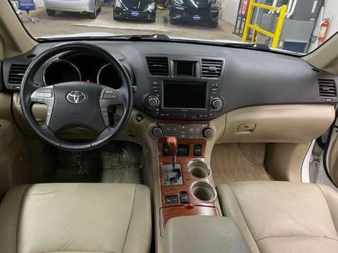 Used 2009 Toyota Highlander Limited w/ Extra Value Pkg 8 AWD/4WD image 21
