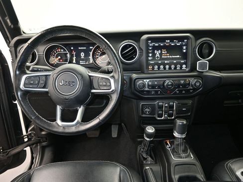 Used 2020 Jeep Gladiator Overland AWD/4WD image 12