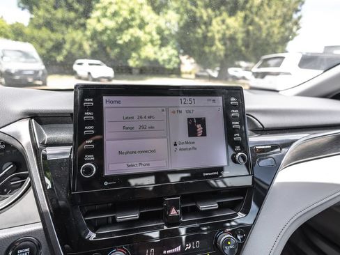 Used 2022 Toyota Camry XLE FWD image 11