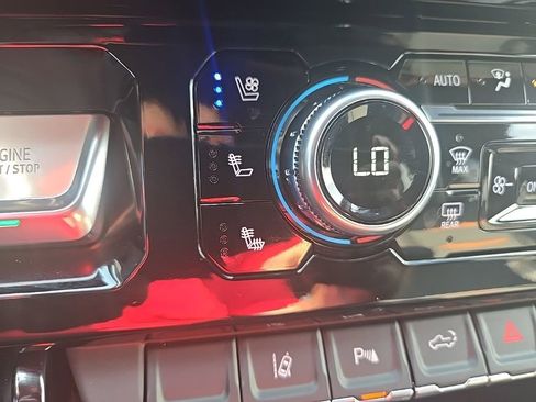 Used 2024 GMC Sierra 2500 AT4 w/ AT4 Preferred Package image 21