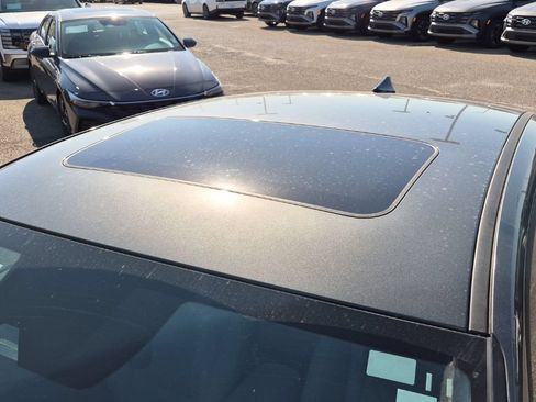 Used 2025 Hyundai Elantra Limited w/ Cargo Package FWD image 9