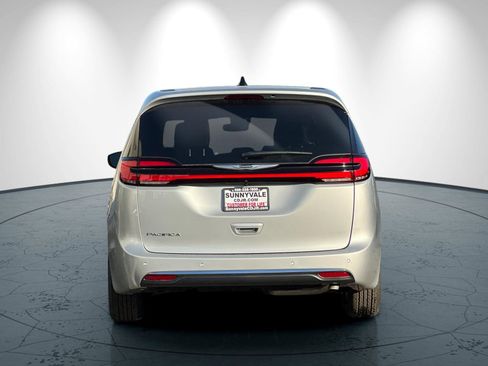 New 2026 Chrysler Pacifica Select image 5