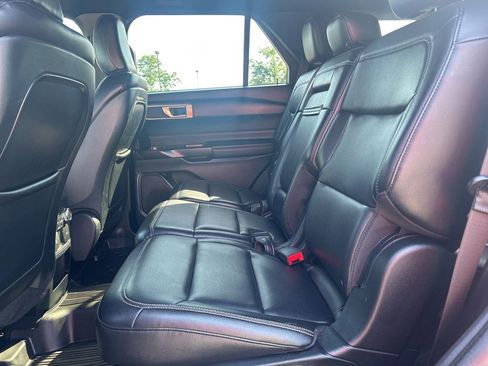 Used 2020 Ford Explorer XLT w/ Equipment Group 202A RWD image 23