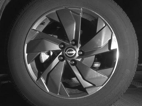 Used 2025 Nissan Rogue SV FWD image 12