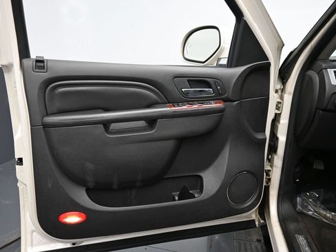 Used 2014 Cadillac Escalade ESV Premium image 30