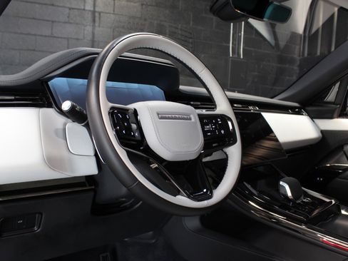 Used 2024 Land Rover Range Rover Sport Dynamic SE image 28