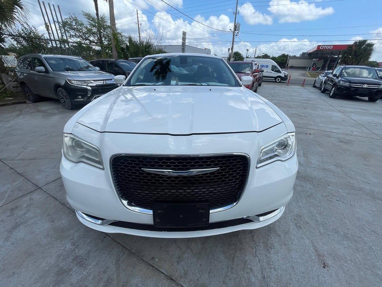 Used 2015 Chrysler 300 Limited RWD image 1