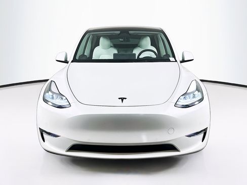 Used 2022 Tesla Model Y Long Range AWD/4WD image 2