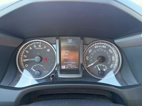 Used 2022 Toyota Tacoma TRD Off-Road w/ TRD Premium Off Road Package image 12