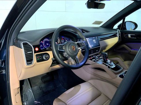 Certified 2023 Porsche Cayenne Platinum Edition AWD/4WD image 4