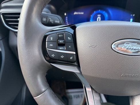 Used 2023 Ford Explorer Platinum w/ Technology Package image 22