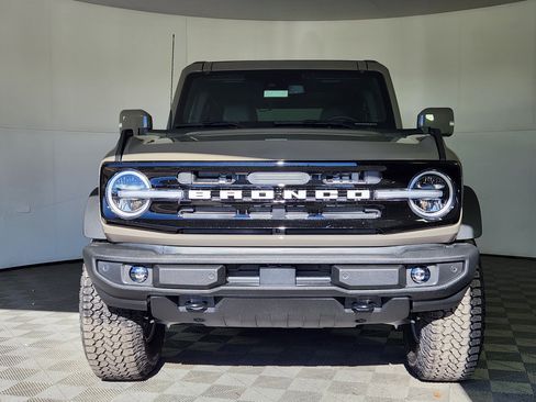 New 2025 Ford Bronco Outer Banks w/ Sasquatch Package image 2