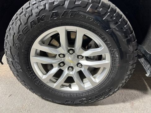 Used 2021 Chevrolet Silverado 1500 LT w/ Z71 Off-Road Package AWD/4WD image 40