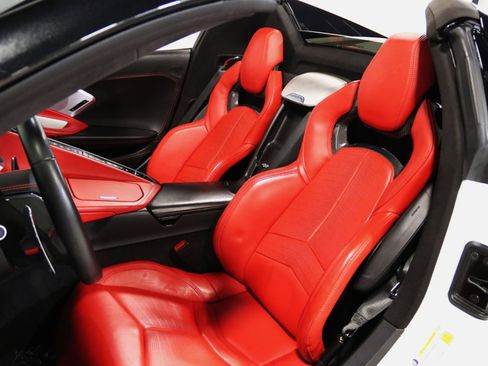 Used 2024 Chevrolet Corvette Stingray Premium Conv w/ Z51 Performance Package RWD image 16