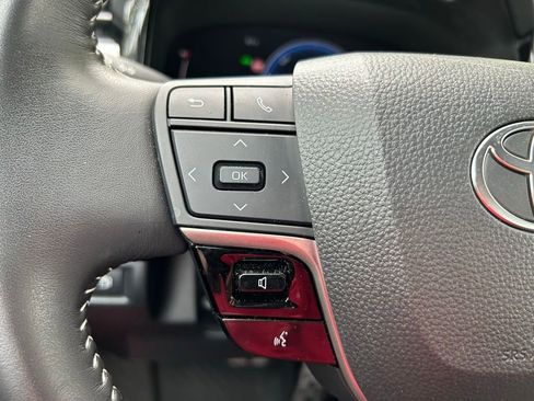 Used 2025 Toyota Camry SE w/ Convenience Package FWD image 20