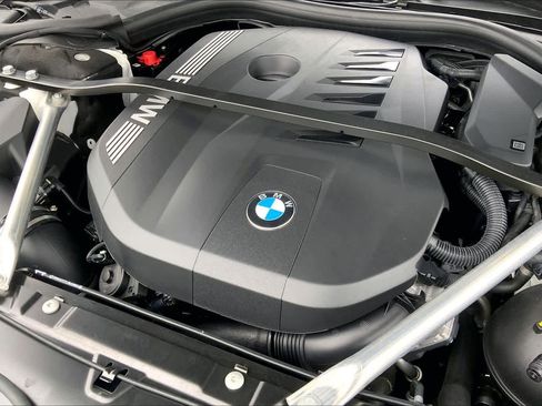 Used 2024 BMW 740i image 32