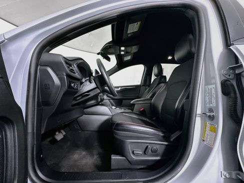 Used 2025 Ford Escape ST-Line FWD image 13