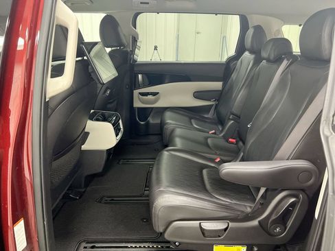 Used 2024 Kia Carnival SX FWD image 22