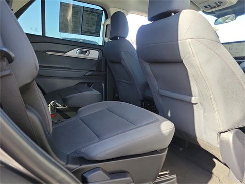 Used 2025 Ford Explorer Active image 25