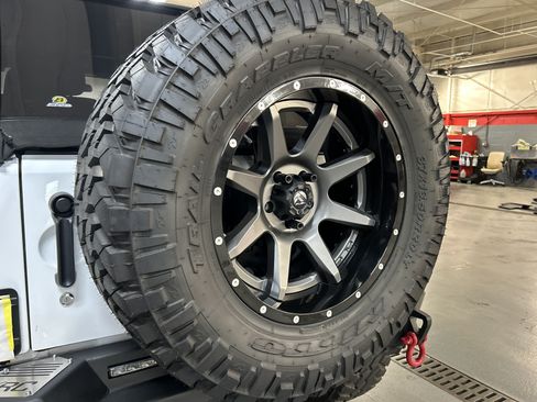 Used 2017 Jeep Wrangler Unlimited Sport w/ Connectivity Group AWD/4WD image 14