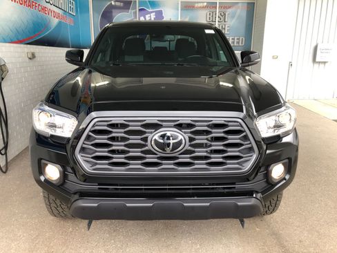 Used 2023 Toyota Tacoma TRD Off-Road image 2