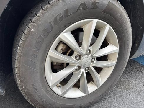 Used 2017 Kia Sorento AWD image 3
