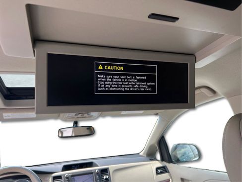 Used 2014 Toyota Sienna XLE w/ XLE Premium Package FWD image 13