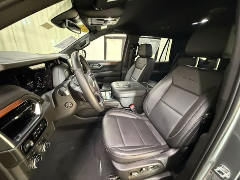 Used 2025 GMC Yukon Denali AWD/4WD image 32