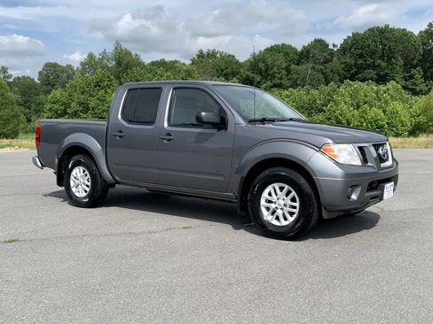 Used 2019 Nissan Frontier SV RWD image 1