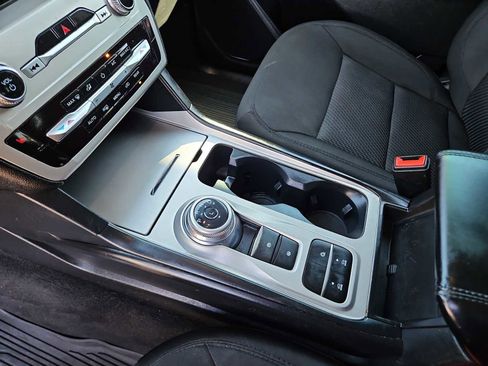 Used 2022 Ford Explorer XLT image 20