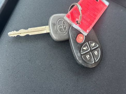 Used 2011 Toyota Sienna LE w/ Towing Pkg FWD image 29