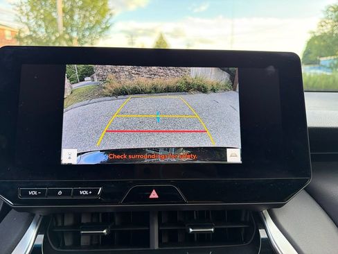 Used 2024 Toyota Venza XLE AWD/4WD image 24